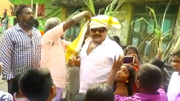 தொடையில் கரும்பை அசால்டாக உடைத்து... பொங்கல் கொண்டாடிய மன்சூர் அலிகான்