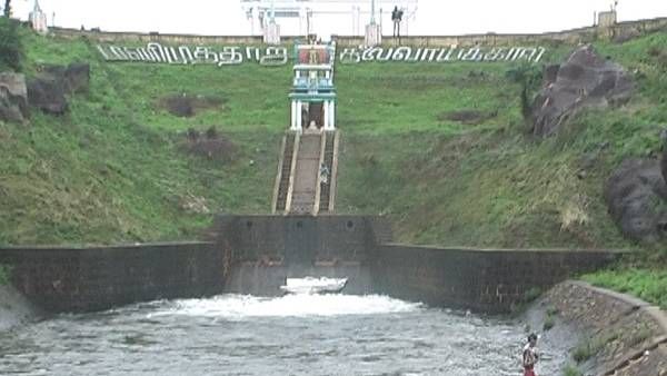 நிரம்பி வழியும் பாபநாசம் மணிமுத்தாறு அணைகள்... 40ஆயிரம் கனஅடி நீர் திறப்பு - தாமிரபரணியில் வெள்ளம்