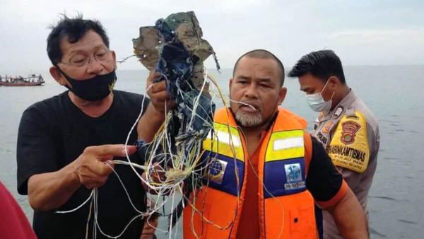 இந்தோனேஷியா கடற்கரையில் கிடக்கிறதா ஸ்ரீவிஜயா விமான பாகங்கள்? பொதுமக்கள் தகவலால் பரபரப்பு