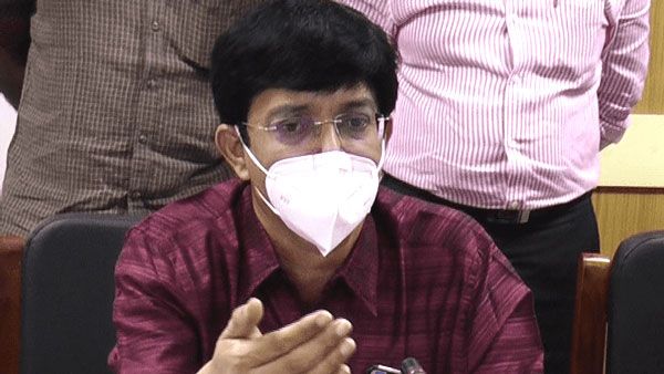 தமிழக சுகாதாரத் துறை செயலாளர் ராதாகிருஷ்ணனுக்கு கொரோனா தடுப்பூசி