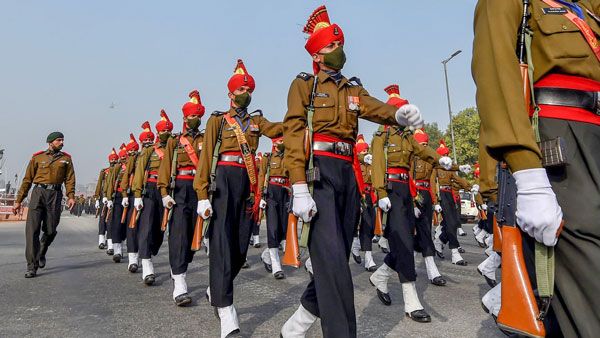 சென்னை மெரினாவில் குடியரசு தினவிழா இறுதிக்கட்ட ஒத்திகை... முப்படைகளின் கண்கவர் அணிவகுப்பு!
