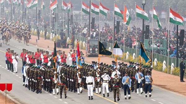 குடியரசு தின கொண்டாட்டம் LIVE: டெல்லி ராஜபாதையில் தேசிய கொடியேற்றம்- கண்கவர் அணிவகுப்புடன் கோலாகலம்