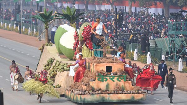 72-வது குடியரசு தினம்:டெல்லியில் ஜனாதிபதி ராம்நாத் கோவிந்த் தேசிய கொடியேற்றினார்- கண்கவர் அணிவகுப்பு