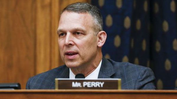 டிரம்புடன் இணைந்து.. தேர்தல் முடிவுகளை மாற்ற முயன்ற எம்பி..பதவி விலக வேண்டும் என வலுக்கும் எதிர்ப்பு