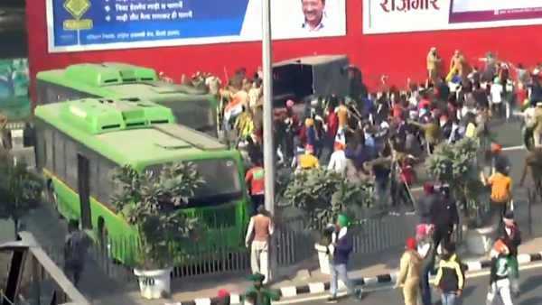 ரூட் மாற்றி.. மத்திய டெல்லி வரை முன்னேறிய விவசாயிகள்.. தடுப்பை தாண்டி ஓடிய போலீசார்.. பரபரப்பு