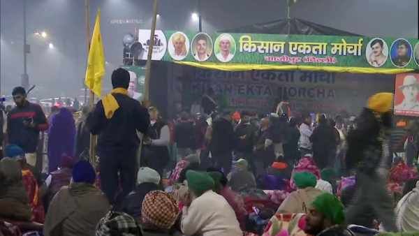 உ.பி. கெடுவை மீறி டெல்லி காசிப்பூர் எல்லையில் இரவிலும் விவசாயிகள் போராட்டம்- பதற்றம்!