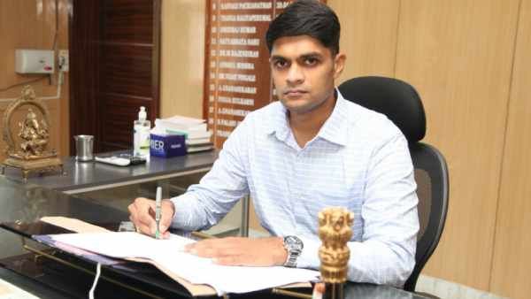 பெற்றோரால் கைவிடப்பட்ட குழந்தை...பெயர் சூட்டிய கலெக்டர்