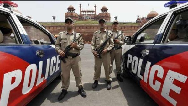 டெல்லி போலீசார் தொடர் அதிரடி... குடியரசு தின சம்பவம் தொடர்பாக இரண்டு பத்திரிகையாளர்கள் கைது!