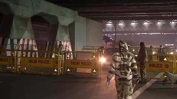 ஒரே நாளில்.. குடியரசு தின அணி வகுப்பு.. விவசாயிகள் டிராக்டர் பேரணி.. டெல்லியில் உச்சகட்ட பாதுகாப்பு