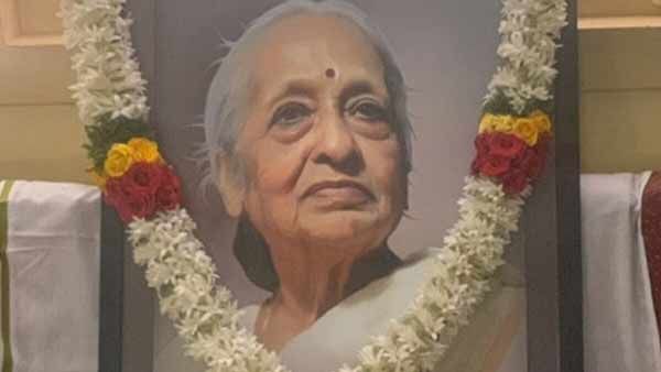 தமிழகத்தின் அன்னை தெரசா வி. சாந்தா விடை பெற்றார்... அரசு மரியாதையுடன் உடல் தகனம்