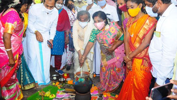 தாமரை மலர்ந்தது போல் முக மலர்ச்சியோடு கொரோனா தடுப்பூசியை ஏற்றுக்கொள்ள வேண்டும்: தமிழிசை செளந்தரராஜன்