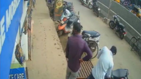 கடலூர் பேருந்து நிலையத்தின் எதிரே என்ன நடக்குதுன்னு பாருங்க.. உஷார் மக்களே!