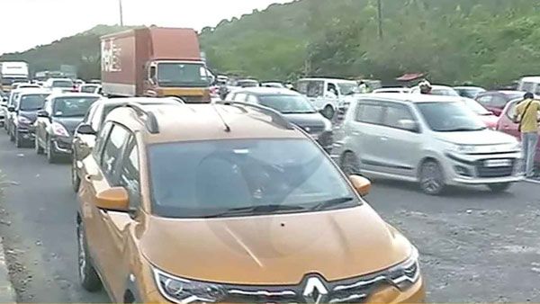 ஒரே நேரத்தில் சென்னை நோக்கி வந்த பல்லாயிரம் மக்கள்.. சுங்கச்சாவடிகளில் கடும் போக்குவரத்து நெரிசல்