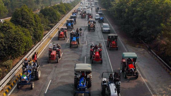 குடியரசுத் தினத்தின்று டெல்லி முற்றுகை.. டிராக்டருடன் தயாராகும் பல்லாயிரம் பஞ்சாப் விவசாயிகள்
