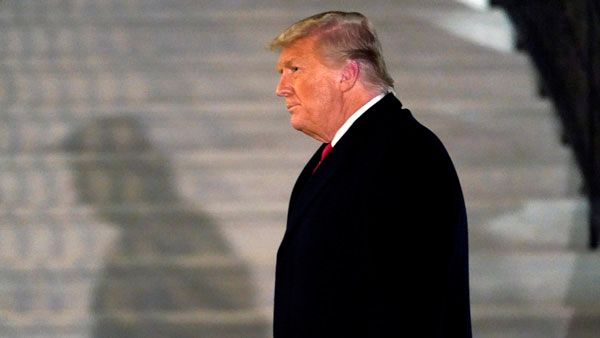 அமெரிக்க வரலாற்றில் கண்ணியம் மீறிய டிரம்ப்.. விடைபெறும் நாளில் பாரம்பரியத்தை உடைத்தார்