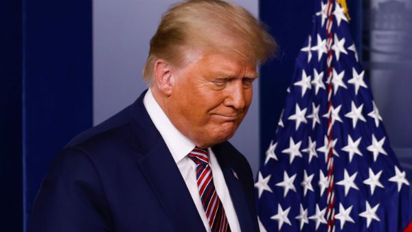 அமெரிக்கா நாடாளுமன்ற வன்முறை: டிரம்ப்பை பதவியிலிருந்து நீக்கும் முயற்சி தொடங்கியது