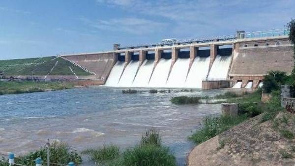 தேனியில் வெளுத்து வாங்கிய மழை...நிரம்பி வழியும் அணைகள்