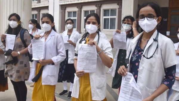 ஆயுஷ் மருத்துவர்களும் அறுவை சிகிச்சை செய்ய அனுமதி - தீவிரமடையும் அலோபதி மருத்துவர்கள் போராட்டம்