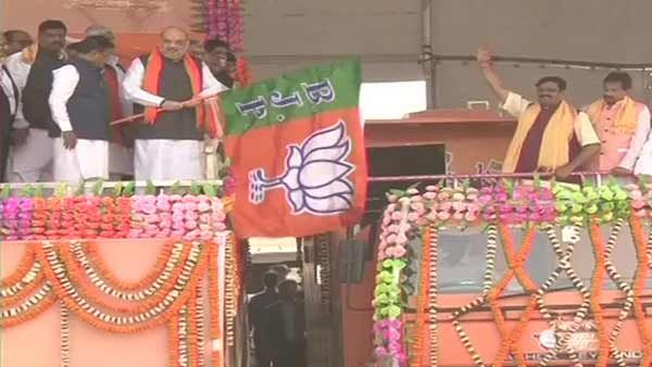 மமதா பானர்ஜி அரசை தூக்கி எறிந்துவிட்டு மேற்கு வங்க நிலைமையை முழுவதுமாக மாற்றி அமைப்போம்: அமித்ஷா