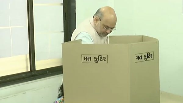 குஜராத் மாநகராட்சி தேர்தல் வாக்குப் பதிவு.. வாக்களித்தார் அமித்ஷா-பாஜக, காங்., ஆம் ஆத்மி பலப்பரீட்சை