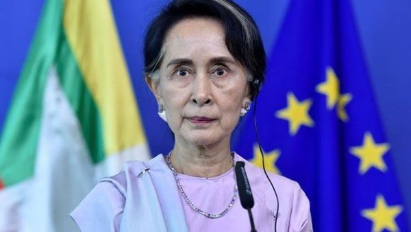 சட்டவிரோதமாக தொலைத்தொடர்பு சாதனங்களை இறக்குமதி செய்ததாக ஆங் சாங் சூகி மீது வழக்குப் பதிவு