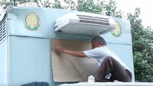 ஆரம்பிச்சாச்சு.. தமிழகம் முழுக்க.. அரசியல் கட்சி தலைவர்கள் படங்கள் அகற்றம்.. விளம்பரம் மறைப்பு