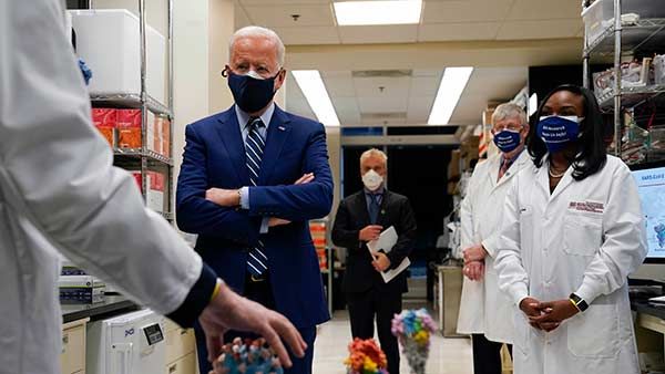 விரைவில் கொரோனாவை வெல்லப் போகிறோம்.. பைசர் ஆய்வகத்தை விசிட் செய்த... அதிபர் பைடன் நம்பிக்கை