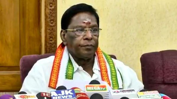 எம்.எல்.ஏ.க்கள் தொடர் ராஜினாமா- புதுச்சேரியில் நாராயணசாமி அமைச்சரவை கூண்டோடு பதவி விலக முடிவு?