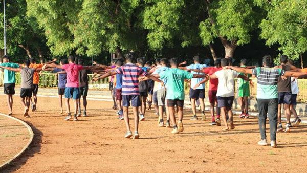 போலீஸ் தேர்வு.. நாடார் மகாஜன சங்கத்தின் சீரிய பயிற்சியில்.. தேறிய மாணவ, மாணவியர் 