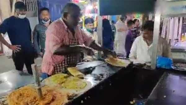 மும்பையை கலக்கும் ரஜினிகாந்த் ஸ்டைல் தோசை… வாடிக்கையாளர்களை அசத்தும் ரசிகர்!