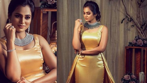 பளபளக்கும் ஆடை அணிந்து.. பவ்ய பார்வையால்.. பாடாய் படுத்தி எடுக்கும் ரம்யா பண்டியன்