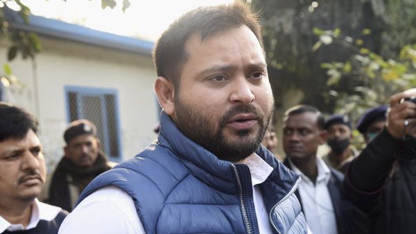 ''பட்ஜெட்னு சொல்லிட்டு... பொதுத்துறை நிறுவனங்களை விக்கிறாங்க''...பொங்கி எழுந்த தேஜஷ்வி யாதவ்!