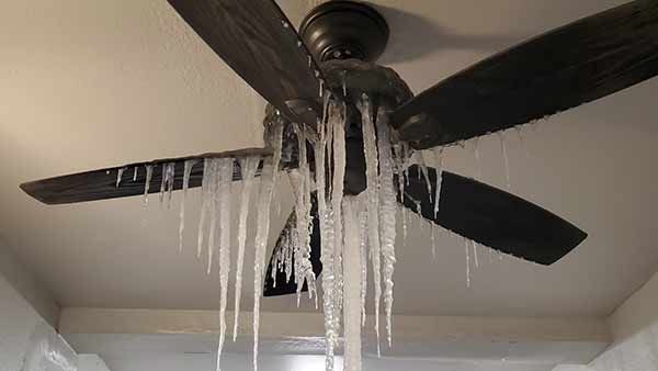 30 ஆண்டுகள் இல்லாத கடும் குளிர்.. அப்படியே உறைந்துப் போன டெக்சாஸ்.. 1 வாரமாக கரெண்ட், குடிநீர் இல்லை