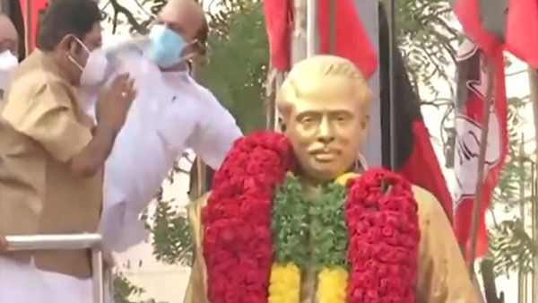 அண்ணா நினைவிடத்தில் முதல்வர், துணைமுதல்வர் மரியாதை - கமல், டிடிவி தினகரன் ட்விட்டர் அஞ்சலி