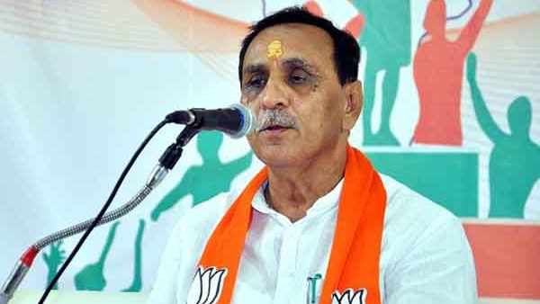 பிரச்சார கூட்டத்தில் மயங்கி விழுந்த குஜராத் முதல்வர்... பதறிடியத்தபடி கால் செய்த பிரதமர் மோடி