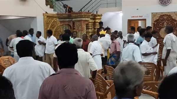 திண்டுக்கல் நத்தம் தொகுதி திமுக வேட்பாளர் அறிமுக கூட்டத்தில் அடிதடி.. பறந்த நாற்காலிகள்.. பதற்றம்