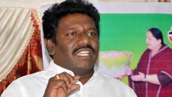 கூவத்தூர் ரிசார்ட்டில்.. அகல் விளக்கு முன்னாடி 