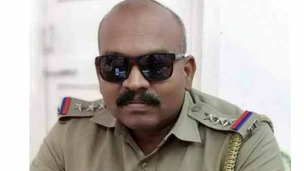 கோழிக்கொண்டை ஸ்டைல்.. 'நறுக்'கிய இன்ஸ்பெக்டர்.. ஆயுதபடைக்கு தூக்கியடித்த எஸ்பி