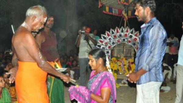 ரத்தினவேல் முருகன் கோவில் எலுமிச்சம் பழங்கள் ரூ.1.43 லட்சத்திற்கு ஏலம்-தடைகள் நீங்கி வரம் கிடைக்கும்