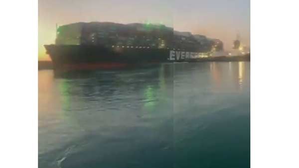 கண் கொள்ளா காட்சி.. சூயஸ் கால்வாயில் சிக்கி மீண்ட.. கப்பல் மிதக்கும் அழகை பாருங்க.. வெளியான வீடியோ