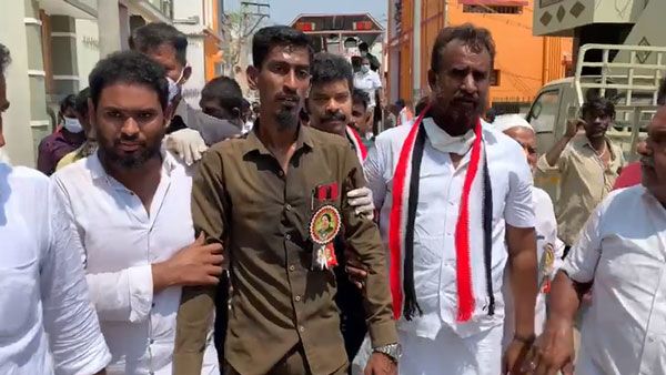 பிரச்சாரத்தின் போது மயங்கி விழுந்த அதிமுக தொண்டர்.. வேனை விட்டு இறங்கி வேலுமணி செய்த காரியம்