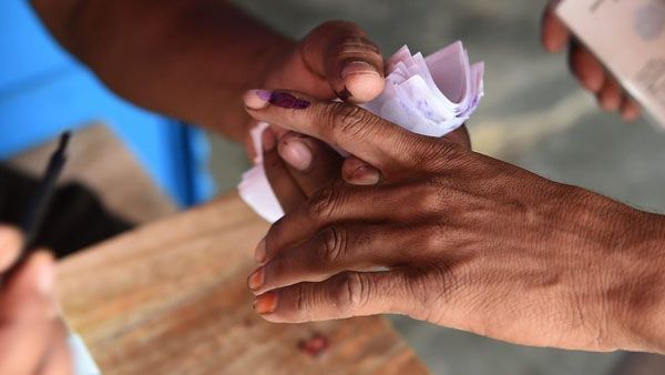 கொரோனா தொற்றுள்ள நோயாளிகளுக்கும் வாக்களிக்க அனுமதி.. கல்வியாளர்கள் சங்கமம் அதிர்ச்சி