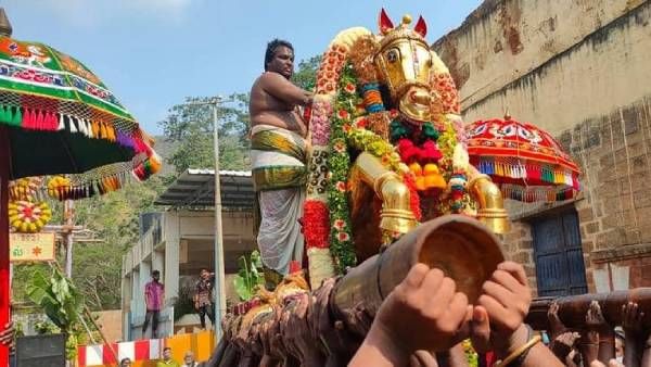 பச்சை மஞ்சள் சிவப்பு... கள்ளழகர் உடுத்தி வரும் பட்டுப்புடவை நிறத்தின் அர்த்தம் தெரியுமா
