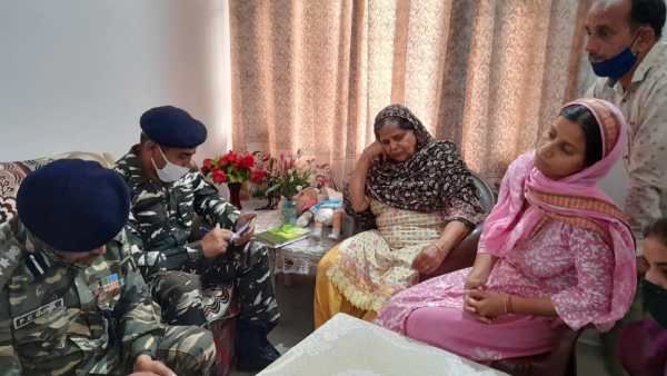 அபிநந்தனை போல என் கணவரை மாவோயிஸ்டுகளிடம் இருந்து மீட்டு தாருங்கள்.. சிஆர்பிஎப் வீரர் மனைவி உருக்கம்