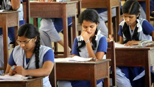 தள்ளிப்போகிறதா பிளஸ் 2 தேர்வு ? இன்று தமிழக அரசு முக்கிய ஆலோசனை