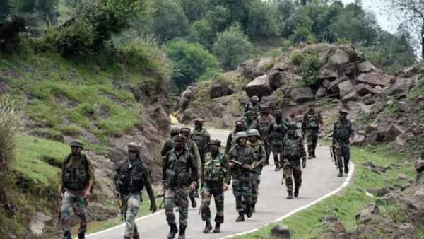 சத்தீஸ்கரில் நக்சல்களுடன் துப்பாக்கி சூடு.. பாதுகாப்பு படையி வீரர்கள் 5 பேர் பலி... 20 பேர் படுகாயம்