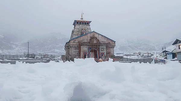 கொரோனாவை பரப்பிவிட்ட கும்பமேளா போதாதாம்... இமயமலை யாத்திரைக்கும் அனுமதி கொடுத்தது உத்தரகாண்ட் அரசு