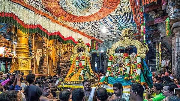 மதுரை சித்திரை திருவிழா: மீனாட்சி அம்மன் கோவிலில் கொடியேற்றத்துடன் தொடங்கியது - 24ல் திருக்கல்யாணம்