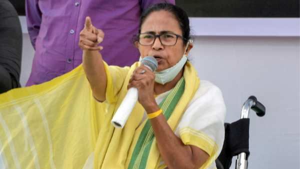 கொரோனா அதிவேகம்.. மீதமுள்ள 4 கட்ட வாக்குப்பதிவை ஒரேநாளில் நடத்துங்கள்.. கோரிக்கை வைக்கும் மம்தா!