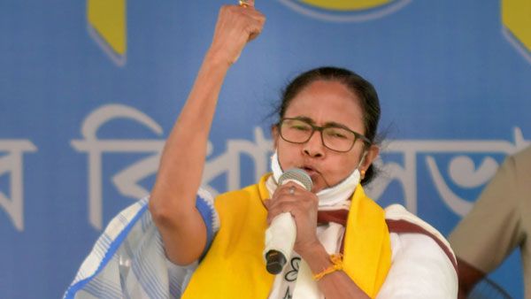 ''பா.ஜ.க சொல் கேட்டு.. வாக்காளர்களை பாதுகாப்பு படையினர் துன்புறுத்துகின்றனர்''.. மம்தா புகார்!